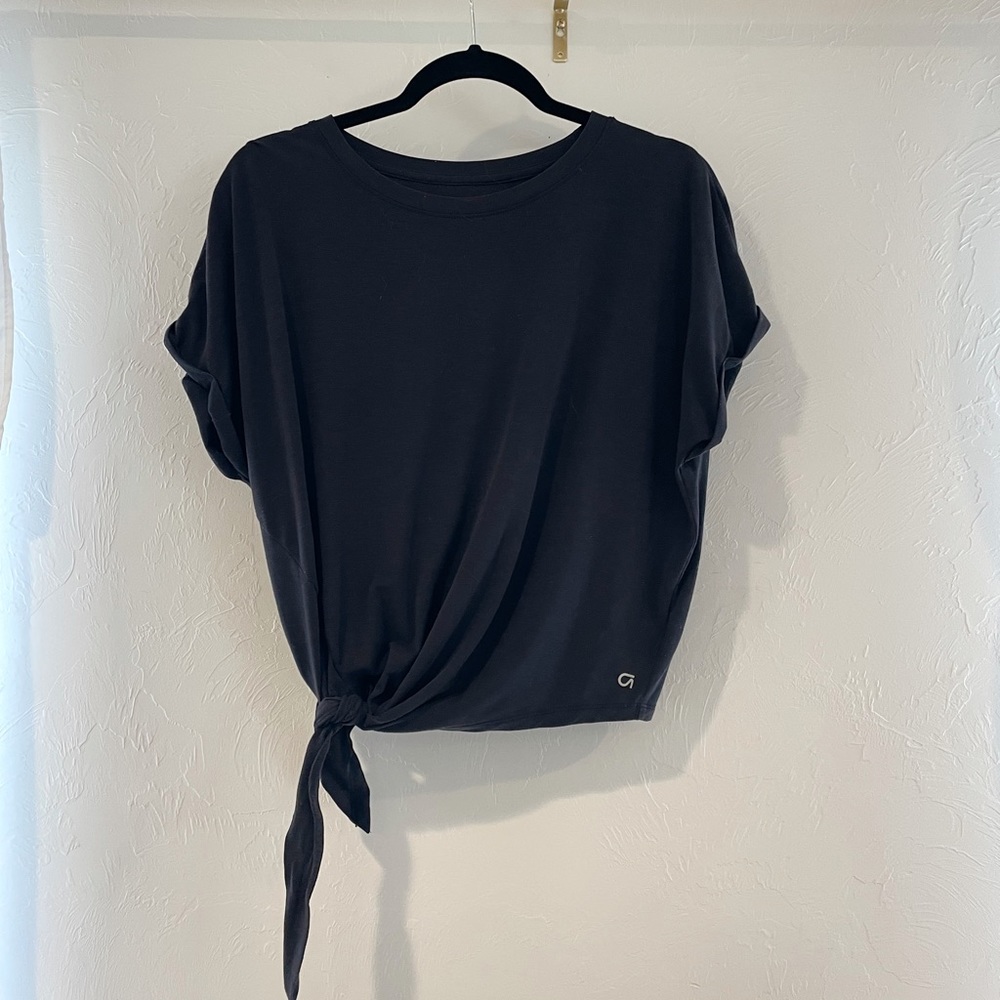 Gap athletic tie tee